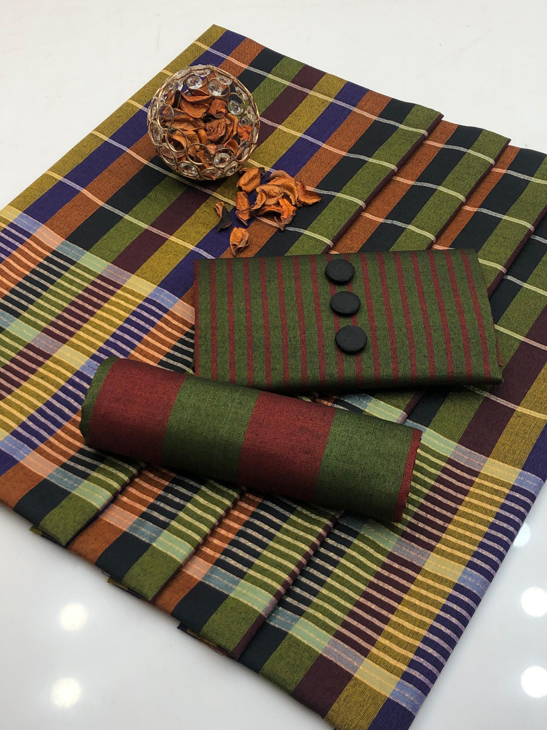 Unstitched Autumn Grace 3-Piece Suit (Green Red)