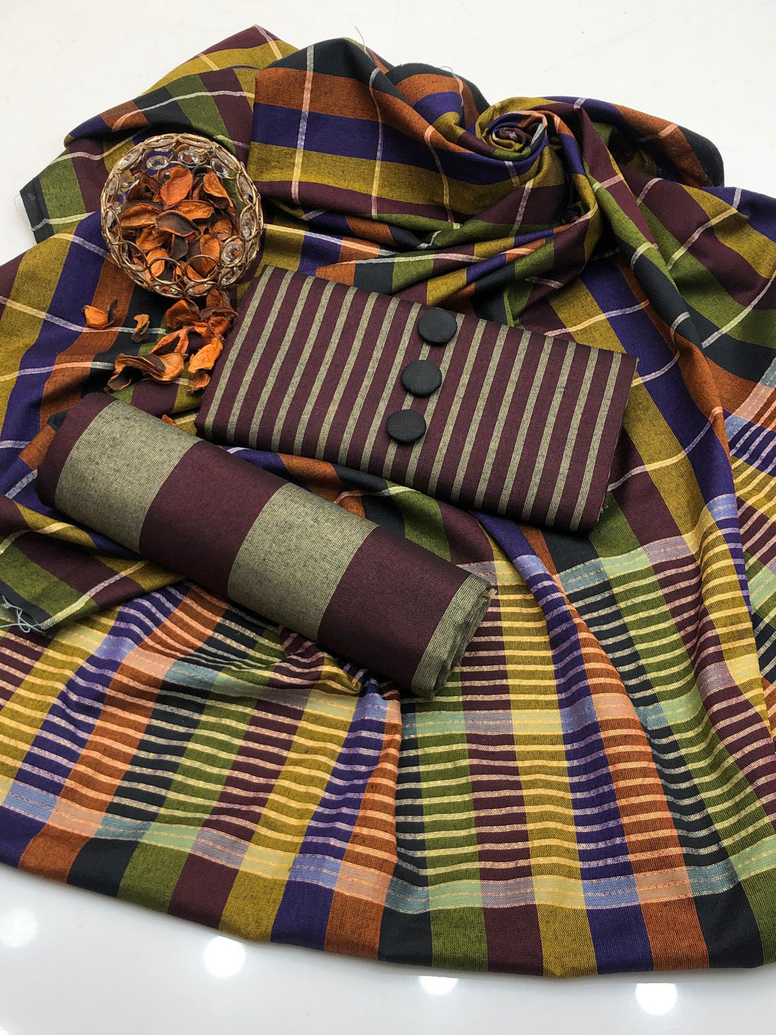 Unstitched Autumn Grace 3-Piece Suit        (Mehroon Golden)